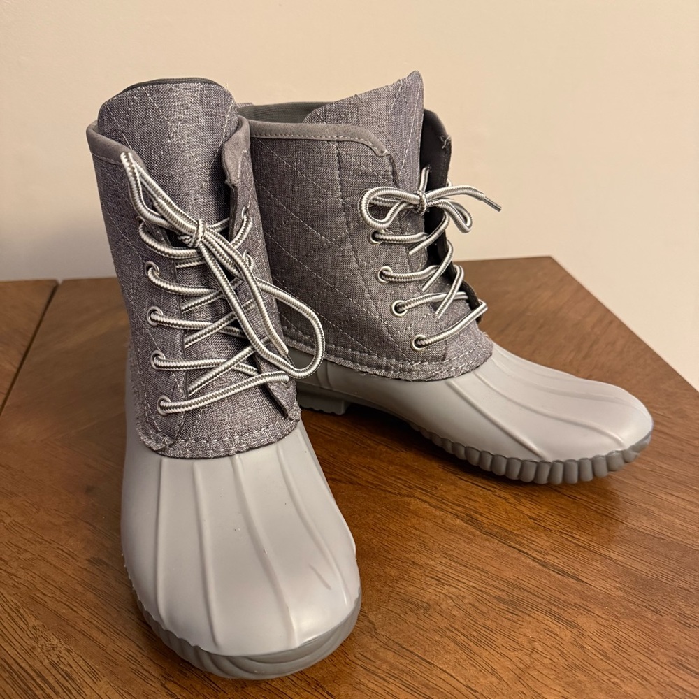 Great Condition Women’s Marleylilly Gray Quilted Duck Boots Sz 7, No Box